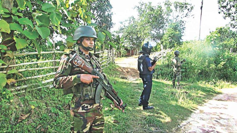 রাঙ্গামাটির জীবতলীতে সেনাবাহিনীর টহল, হয়রানি