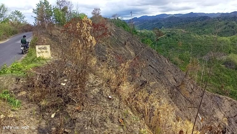 Allegations of land grabbing by outsiders after taking report from headman in exchange for money in Alikadam