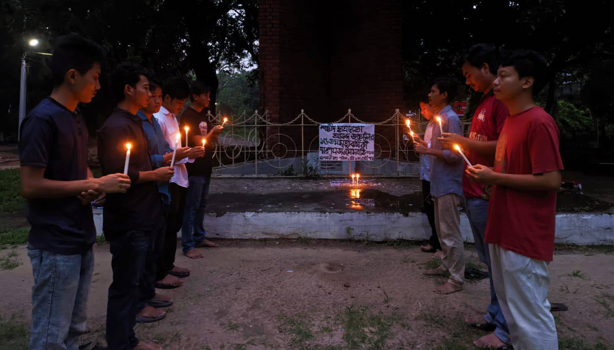 চবিতে শহীদ ছাত্রনেতা আনন্দ তঞ্চঙ্গ্যার ১৫তম মৃত্যুবার্ষিকীতে স্মরণসভা ও মোমবাতি প্রজ্জ্বলন