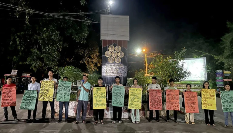 রাঙ্গামাটির বাঘাইছড়িতে সেটেলার বাঙালি কর্তৃক জুম্মদের ঘরবাড়ি ভাঙচুর-অগ্নিসংযোগ-লুটপাটের প্রতিবাদে চবিতে প্রতিবাদ সমাবেশ