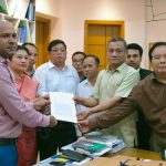 পার্বত্য চুক্তি অনুযায়ী পার্বত্য মন্ত্রণালয় গঠনের দাবীতে প্রধানমন্ত্রীর নিকট পার্বত্য চট্টগ্রামের স্থায়ী অধিবাসীদের স্মারকলিপি প্রদান